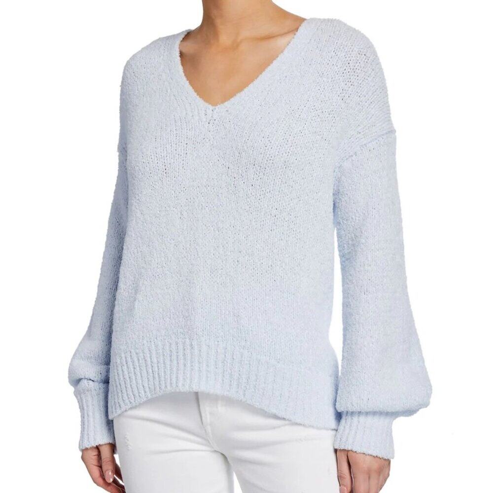 Vince Textured V-Neck Sweater in Powder Blue size large